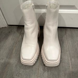 Steve Madden leather (upper) boots in white. Women’s 7.5, only worn once